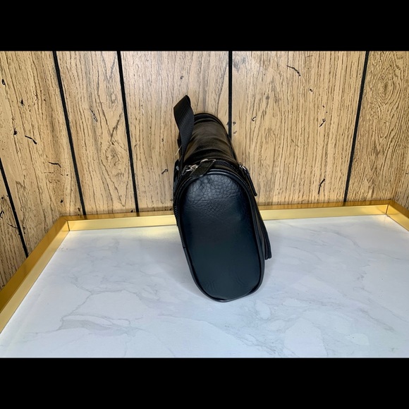 Original Penguin Travel Kit - Picture 2 of 5